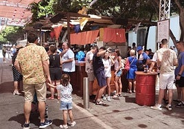 Uno de los ambigús instalados en el centro de Almería.