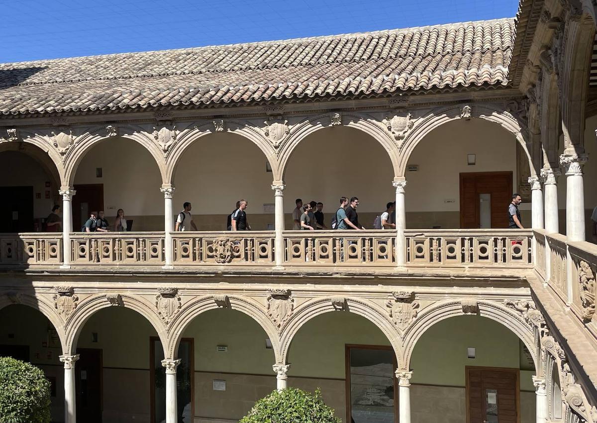 Imagen secundaria 1 - «Ahora el lujo es comer lo simple. Hoy valoramos más que nunca un tomate»