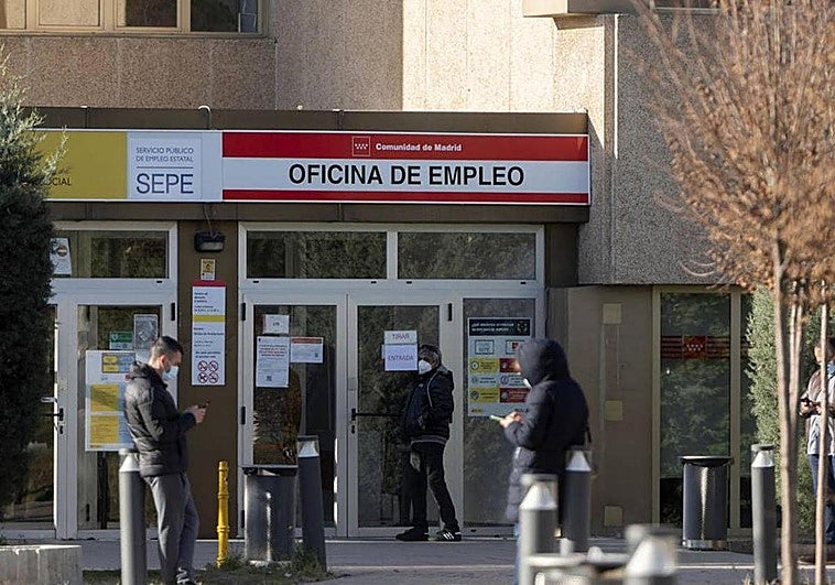 Sueldos de 2.000 euros sin experiencia previa: así es la nueva oferta de empleo del SEPE.