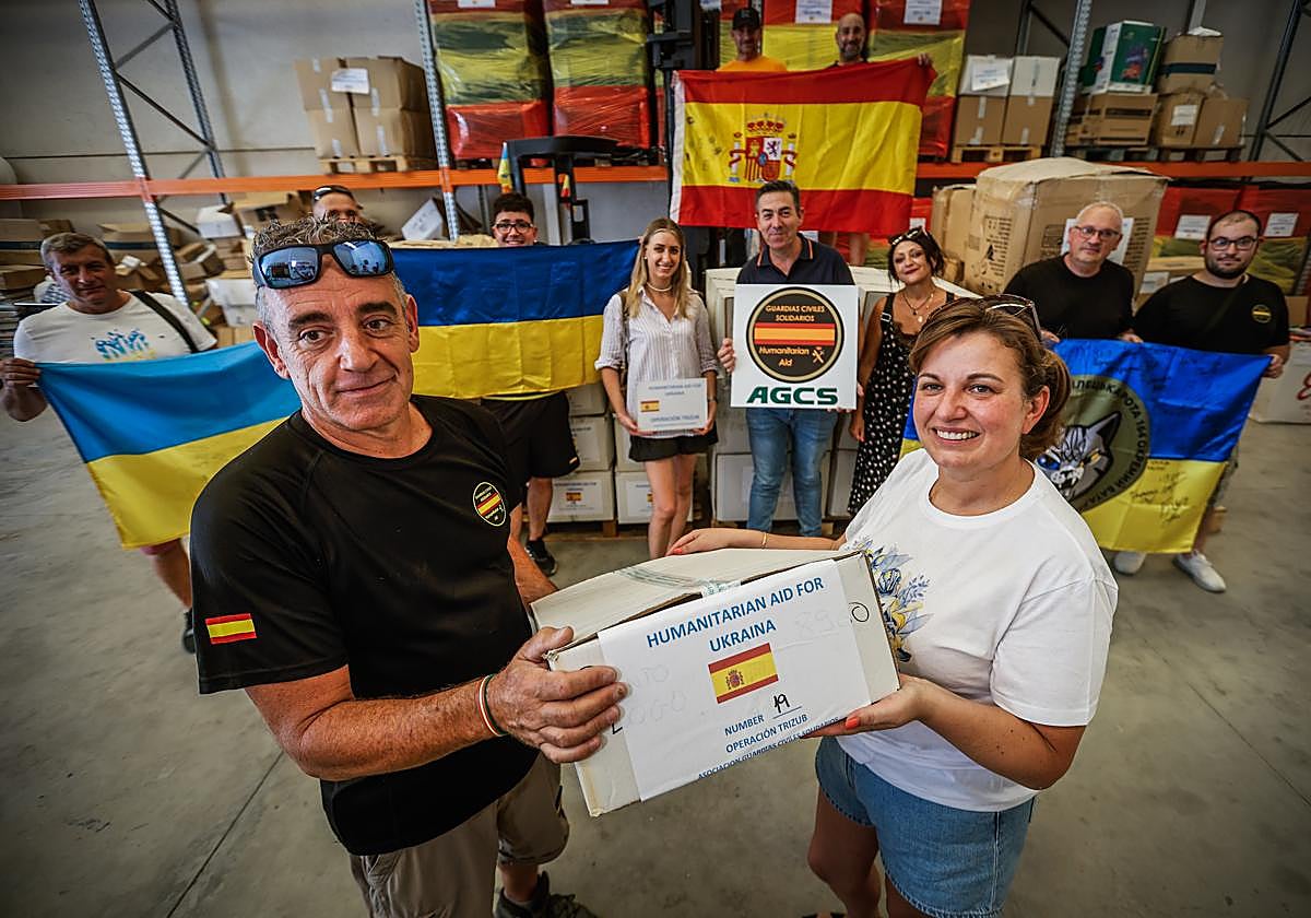 Guardias Civiles Solidarios de Granada y Slava Ukraini envalan 700 kilos de ayuda humanitaria para Ucrania