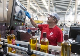 Envasadora de aceite Meva, en Granada