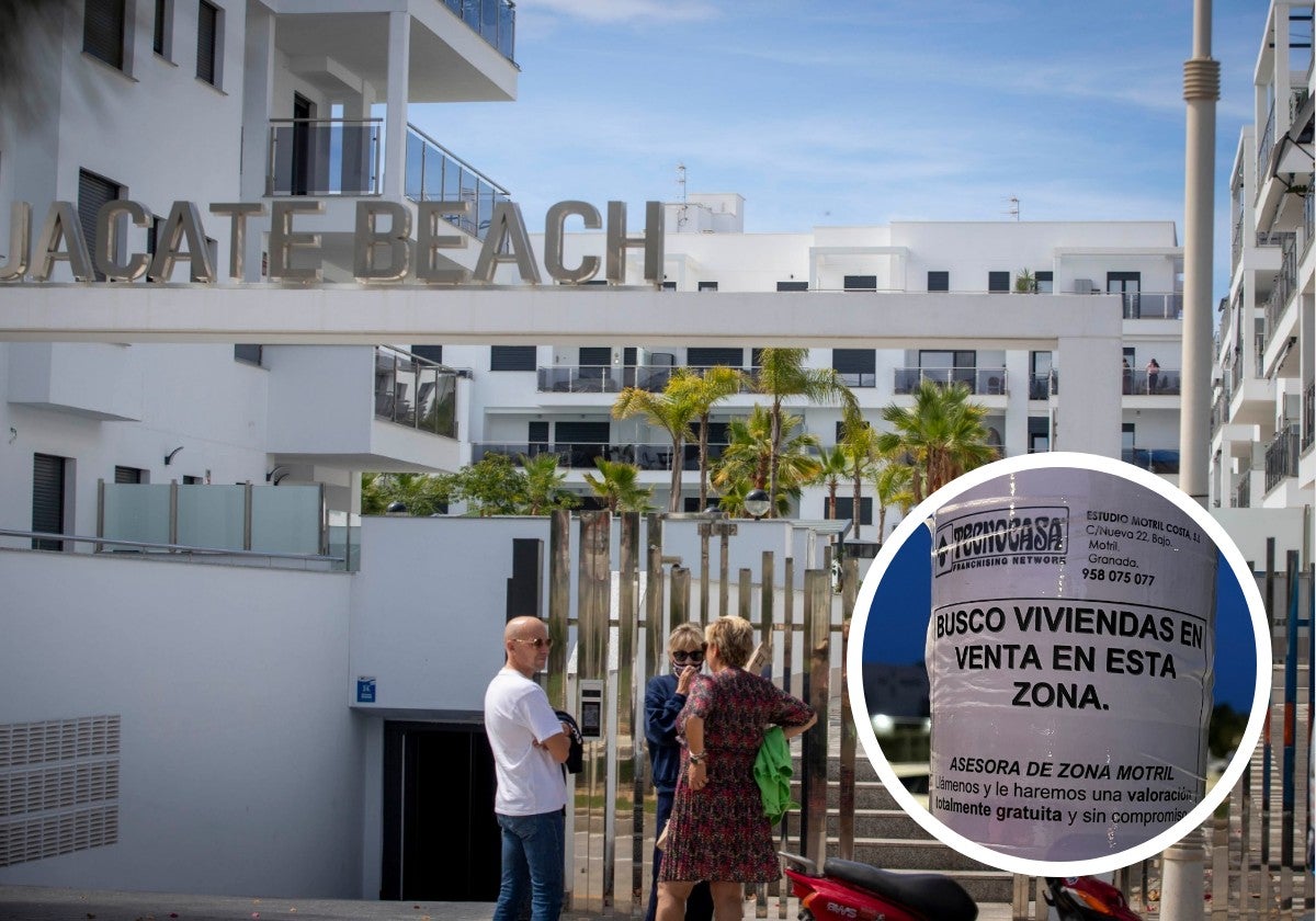 Una de las últimas urbanizaciones construidas en Playa Granada y a la derecha anuncio en una farola del barrio.