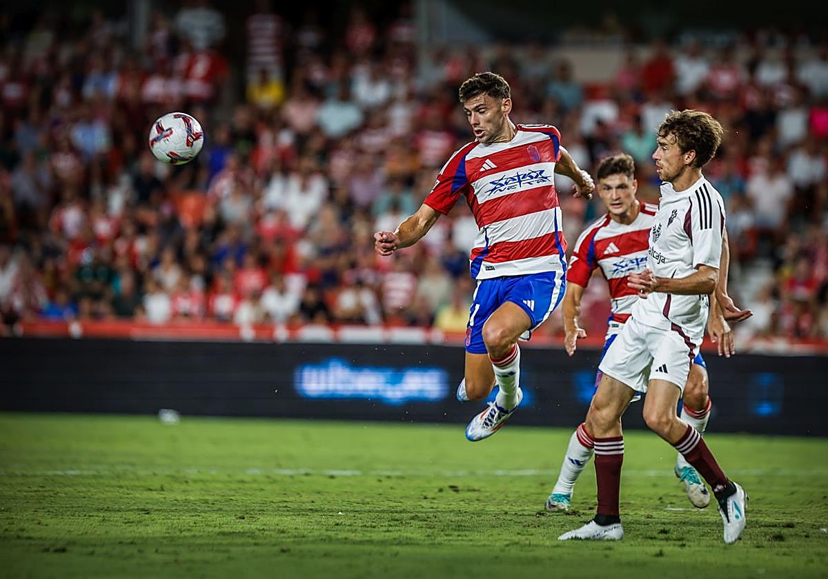 Lucas Boyé persigue un balón durante el partido contra el Albacete.