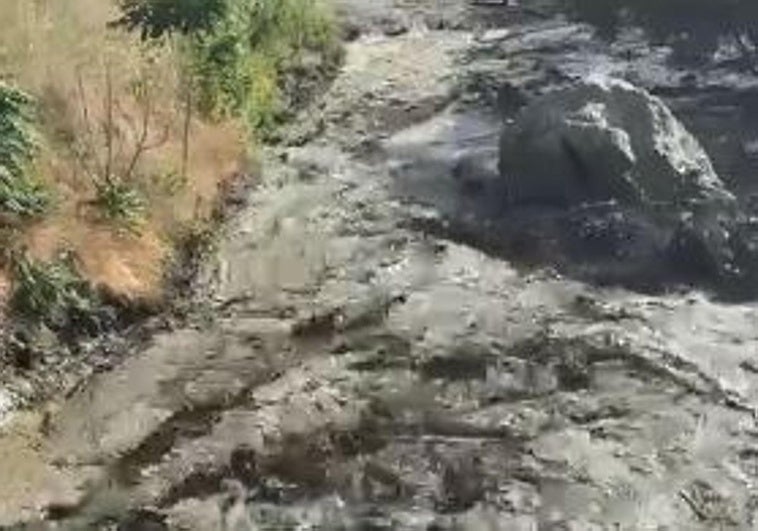 El cauce del río Grande, completamente anegado, en Trevélez.