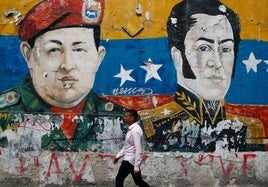 Grafiti de Hugo Chávez, Simón Bolívar y Nicolás Maduro