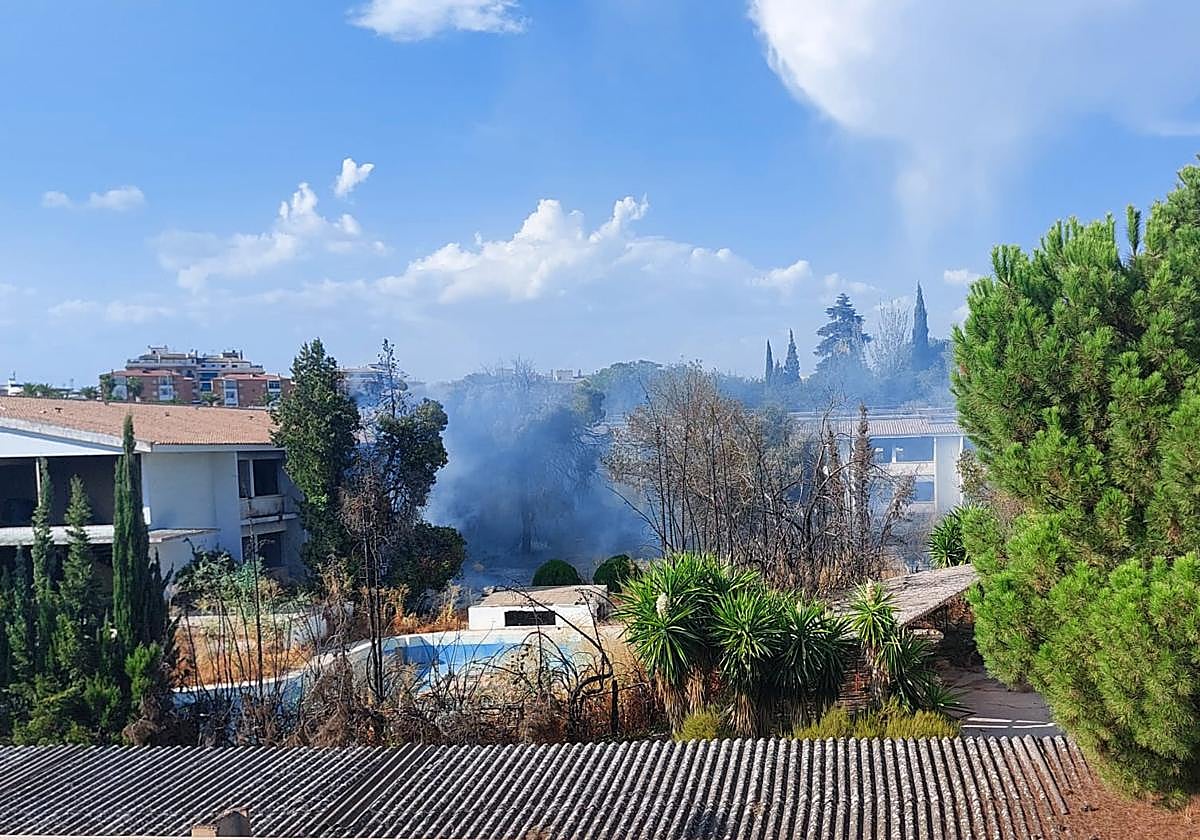 Imagen del incendio en el antiguo Parador Nacional de Bailén