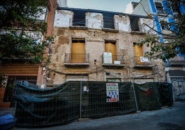 Edificio en obras en la plaza de la Encarnación, número 5.