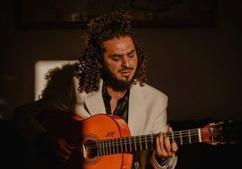 El guitarrista y cantante Lin Cortés.