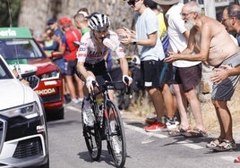 Adam Yates, durante la etapa en asfalto granadino