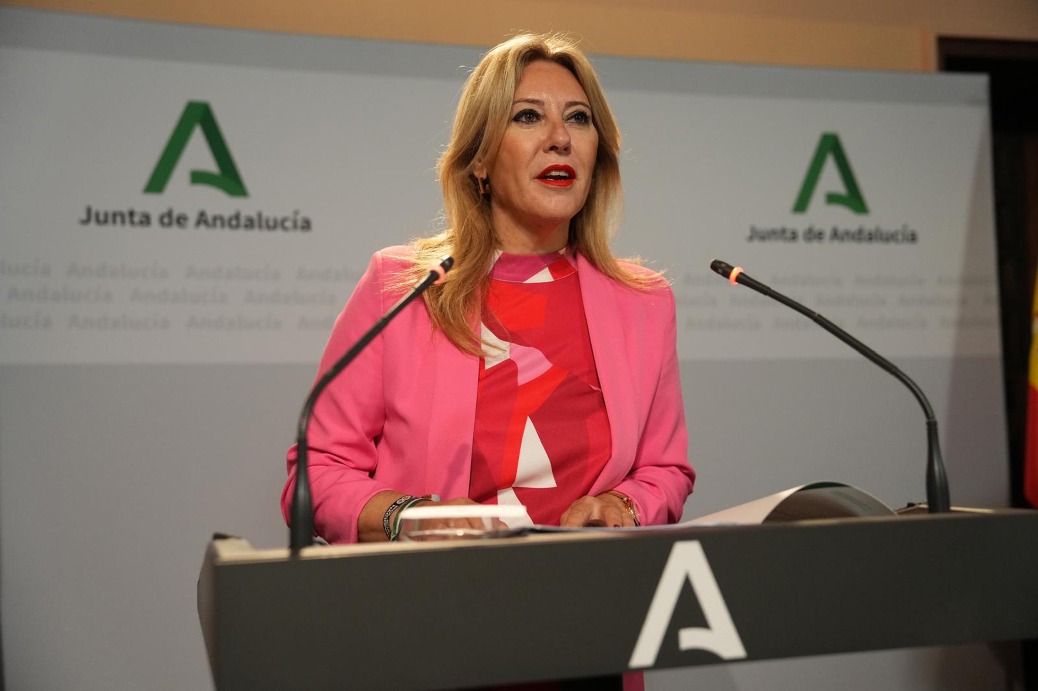 La portavoz de la Junta y consejera de Economía, Hacienda y Fondos Europeos, Carolina España.