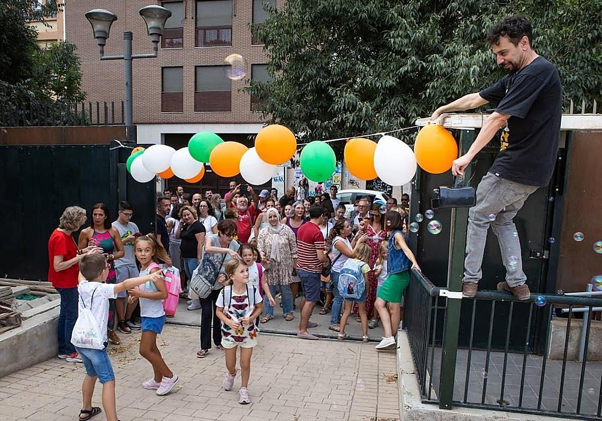 Los alumnos del colegio Fuentenueva inician un nuevo curso en una imagen de archivo.