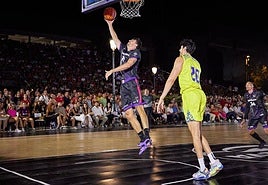 Canasta de Pere Tomàs, capitán rojinegro.