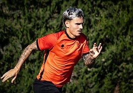 Hugo Vallejo esprinta durante un entrenamiento de esta semana.