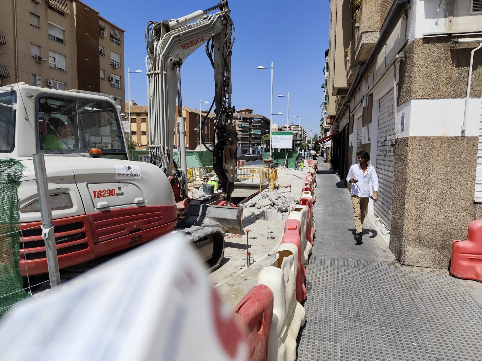Imagen de las obras en el exterior de la estación.