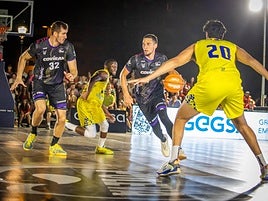 Momento del partido de presentación.