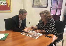 Reunión del delegado territorial Miguel Contreras con la alcaldesa de Huelma