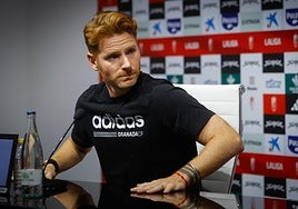 Guille Abascal comparece en la sala de prensa de Los Cármenes.