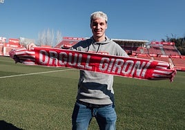 Valery Fernández posa para su club tras renovar hasta 2026.