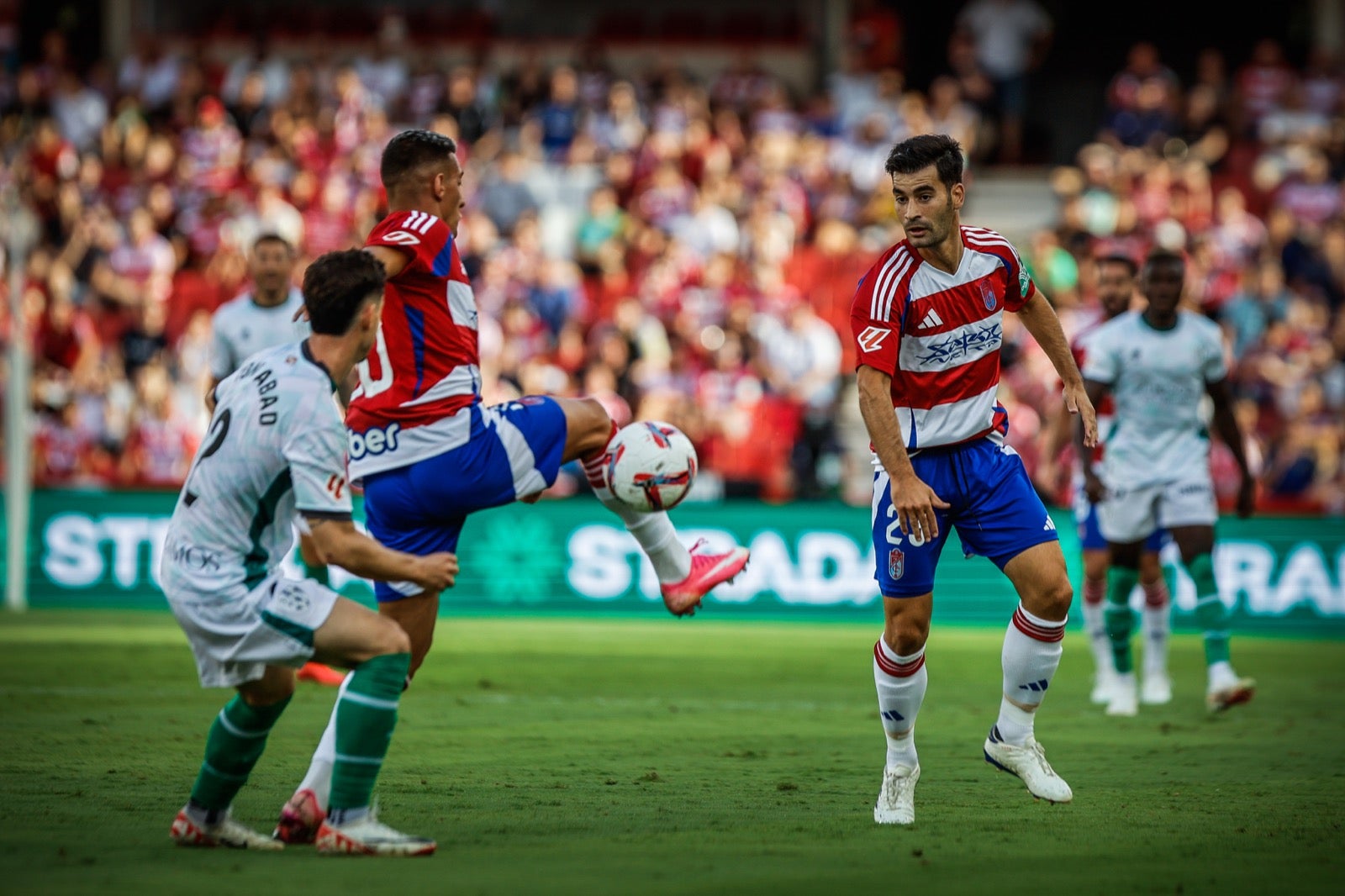 Las mejores imágenes del partido entre Granada y Huesca