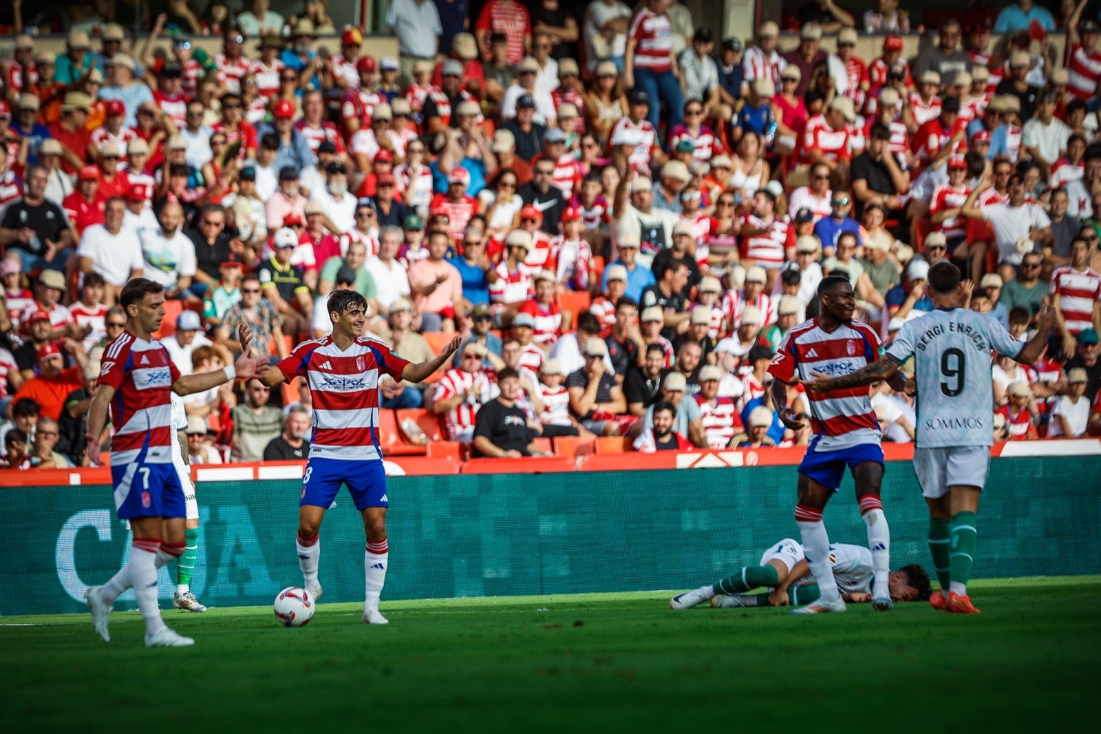 Las mejores imágenes del partido entre Granada y Huesca