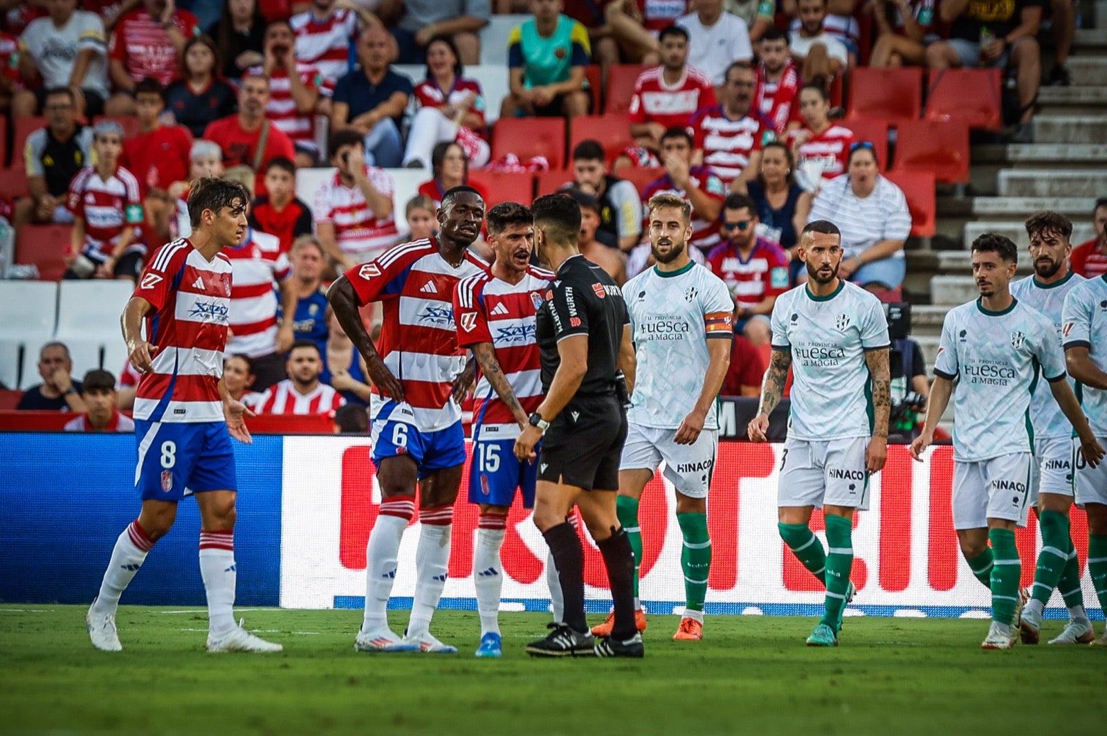 Las mejores imágenes del partido entre Granada y Huesca