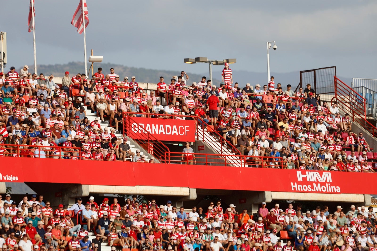 ¿Has ido a animar al Granada a Los Cármenes? Búscate en la grada