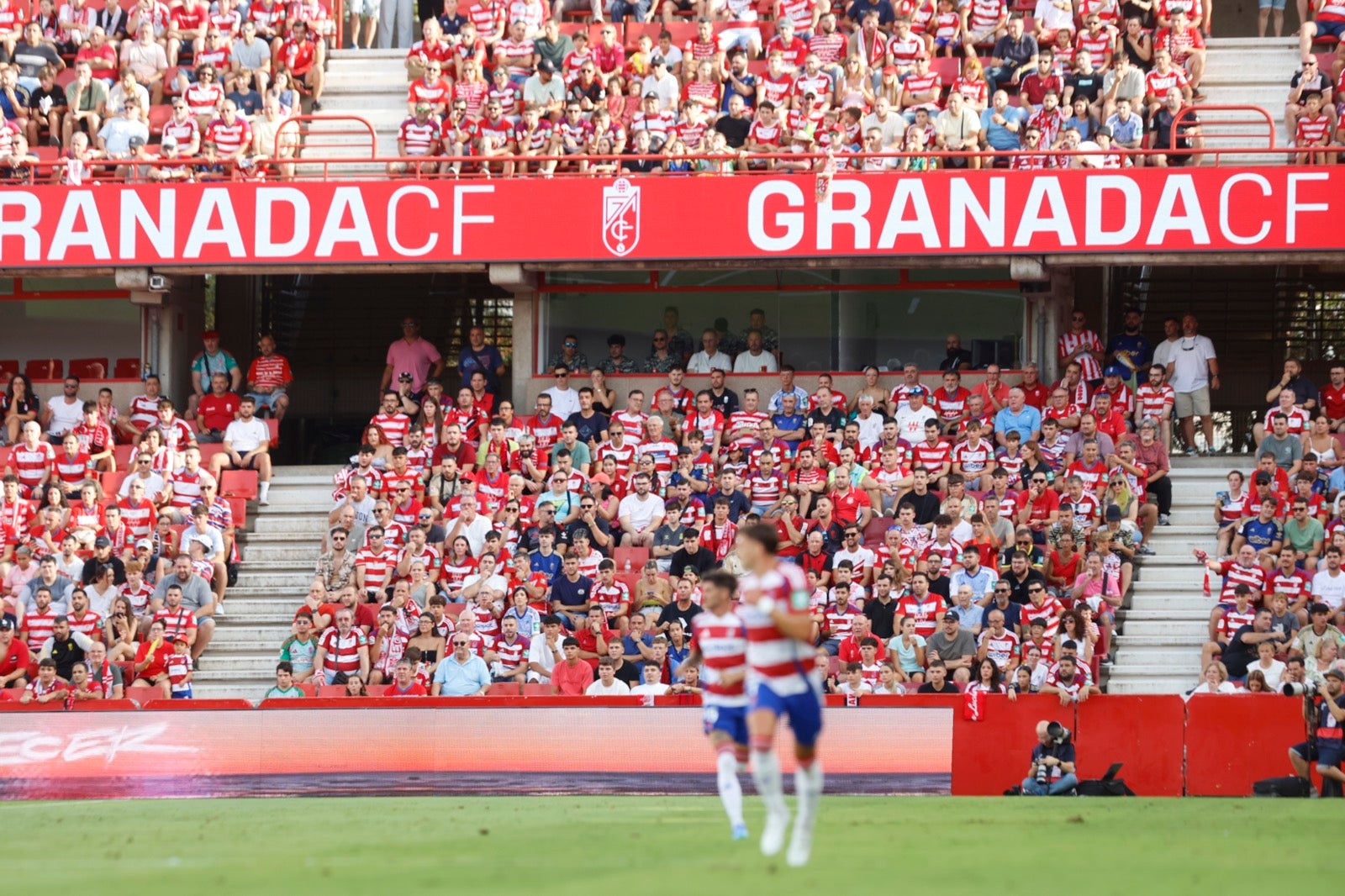 ¿Has ido a animar al Granada a Los Cármenes? Búscate en la grada