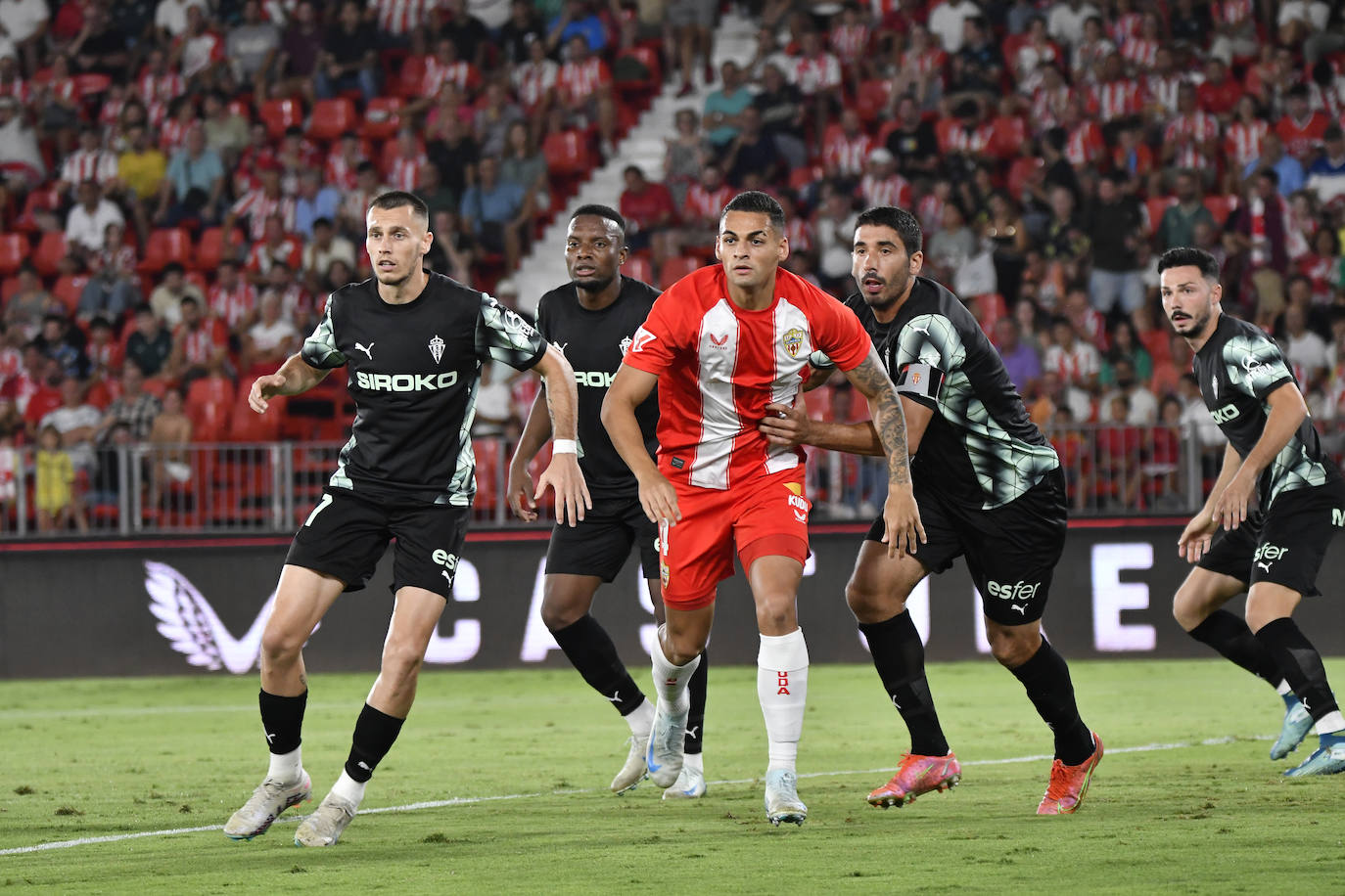 Al Almería le falta acierto