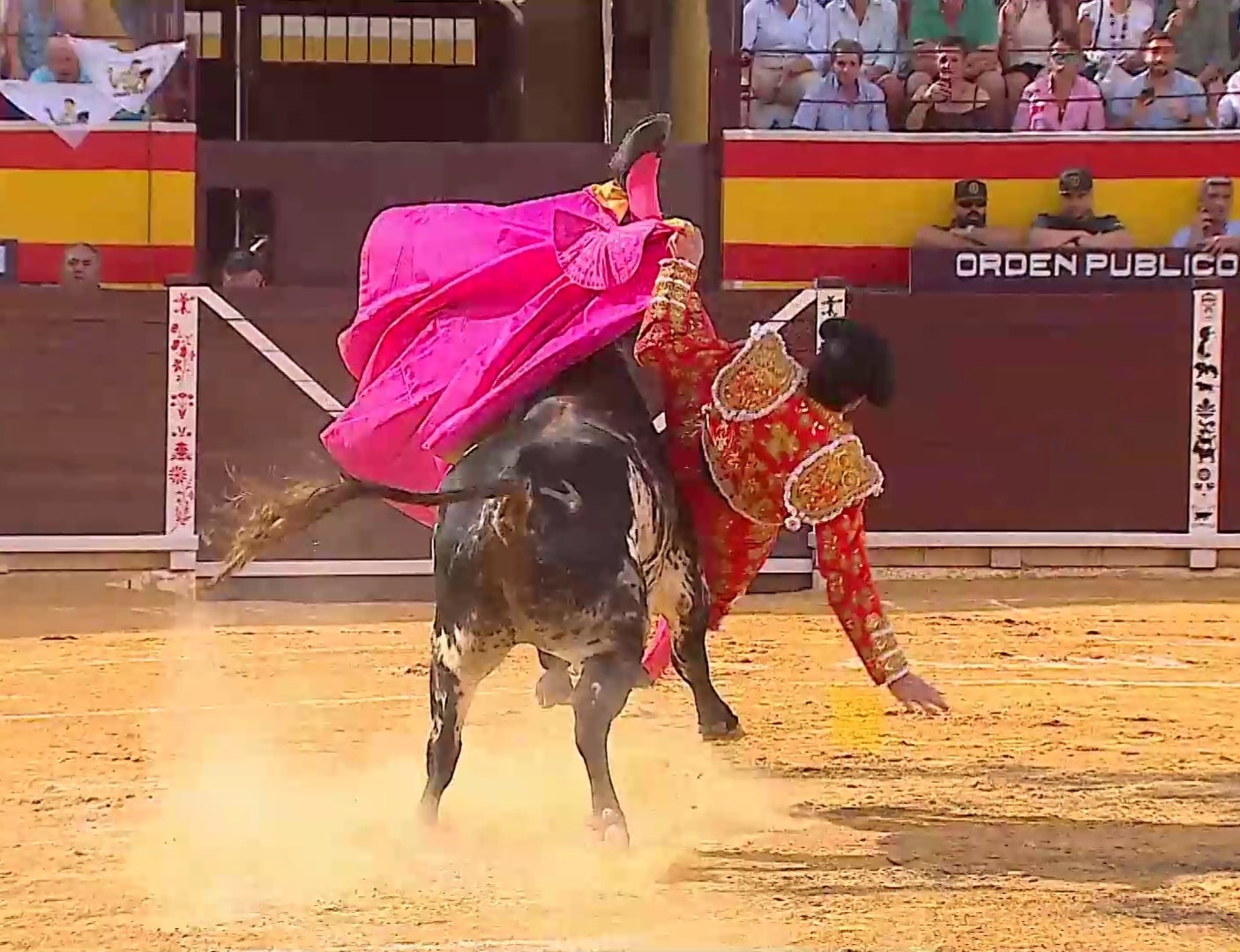 Cogida del novillero Iván Rejas