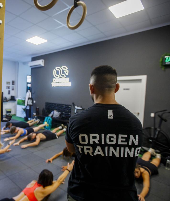 Imagen secundaria 2 - El atleta de crossfit que está poniendo en forma a la Costa de Granada