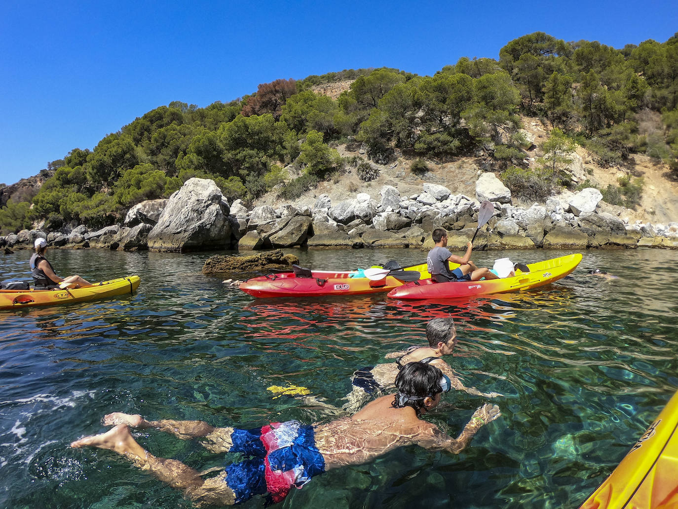 El kayak se pone de moda en la Costa Tropical