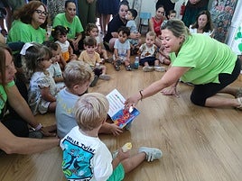 Los más pequeños inician el curso con su primera clase.
