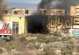 Incendio en la avenida Vega de Acá.