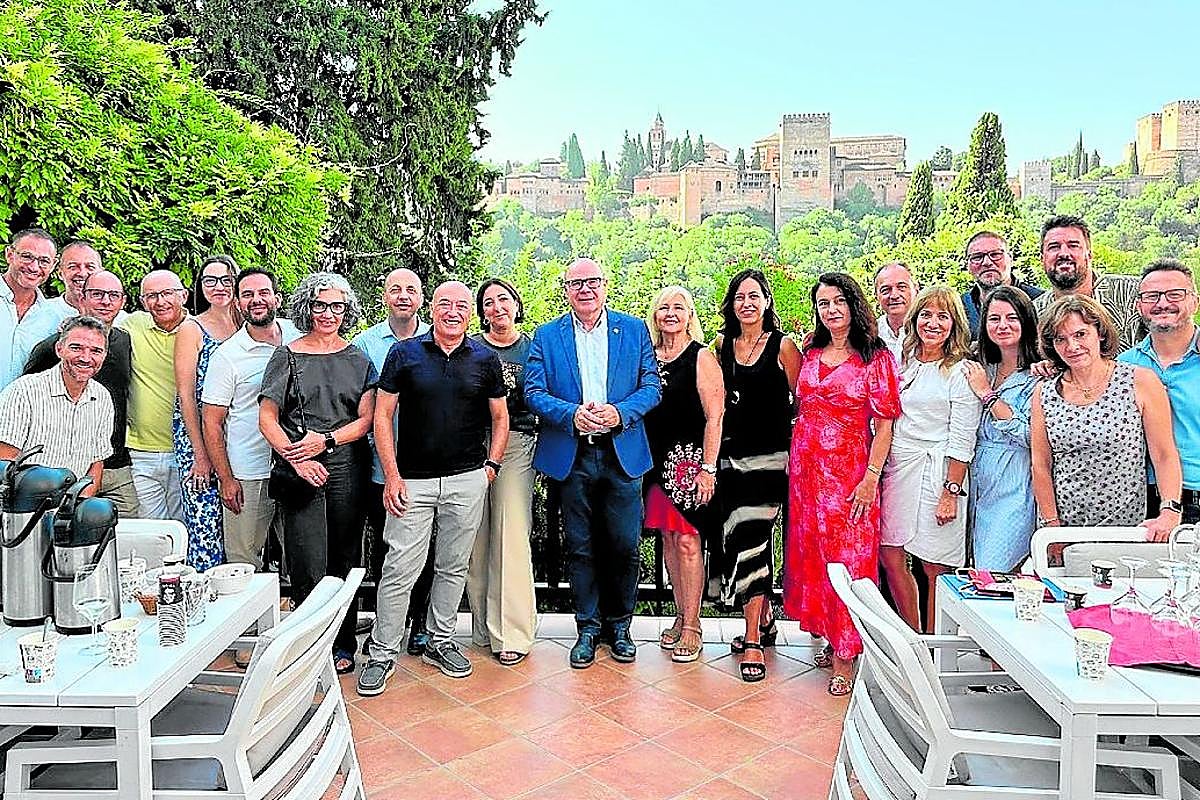El equipo de gobierno de la UGR celebró ayer la primera reunión tras la vuelta del verano.
