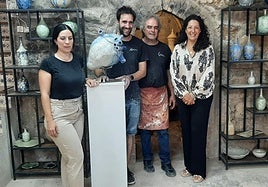 La delegada territorial de Empleo Ana Mata con Alfonso Góngora y su familia