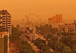 Rambla de Almería, en marzo de 2022, bajo los efectos de la calima.