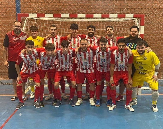 Los rojiblancos celebraron sobre la pista el importante triunfo