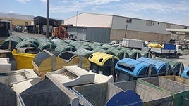 Los contenedores de segunda mano en Motril.