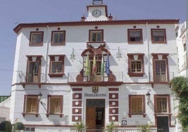 Fachada del Ayuntamiento de Cambil.