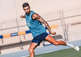 Chumi durante un entrenamiento de la UDAlmería.