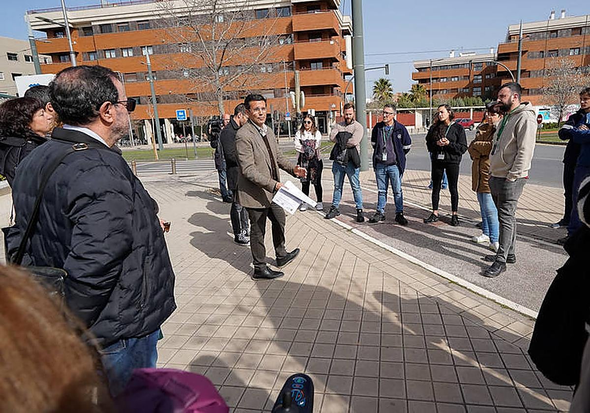 Reunión de Paco Cuenca con trabajadores del PTS para tratar la ampliación de la zona azul.