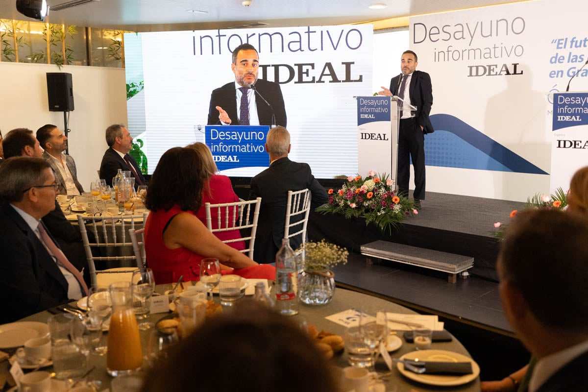 Las imágenes del desayuno informativo de IDEAL con Óscar Puente