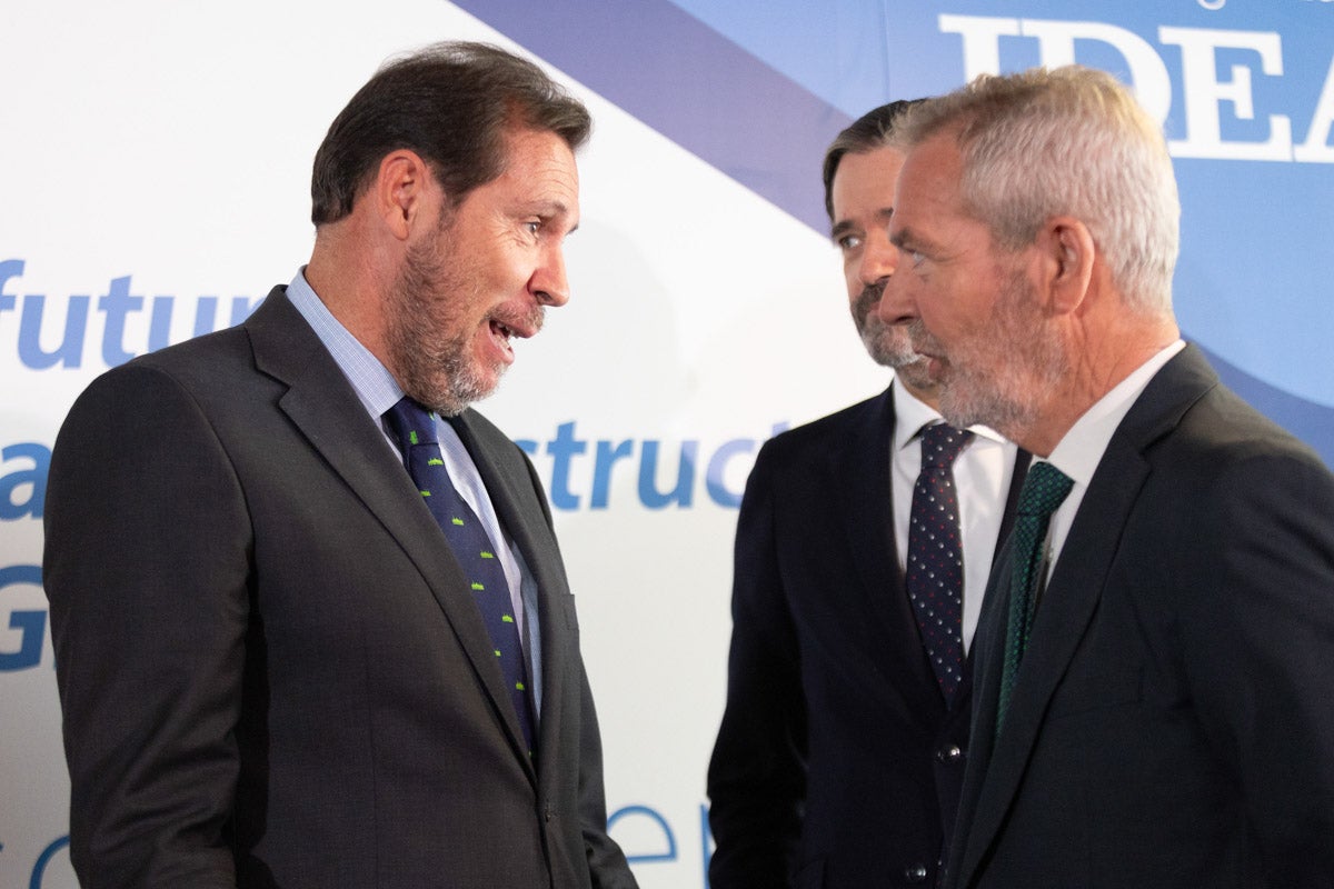 Las imágenes del desayuno informativo de IDEAL con Óscar Puente