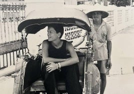 Pilar Dalbat, en un viaje a Camboya en el año 2000.