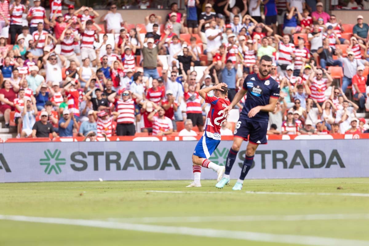 Encuéntrate en la grada de Los Cármenes en el Granada - Deportivo