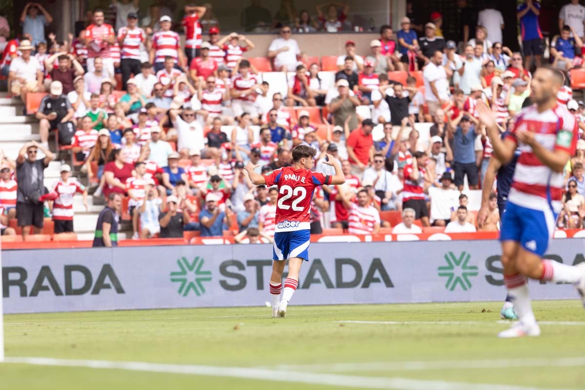 Encuéntrate en la grada de Los Cármenes en el Granada - Deportivo