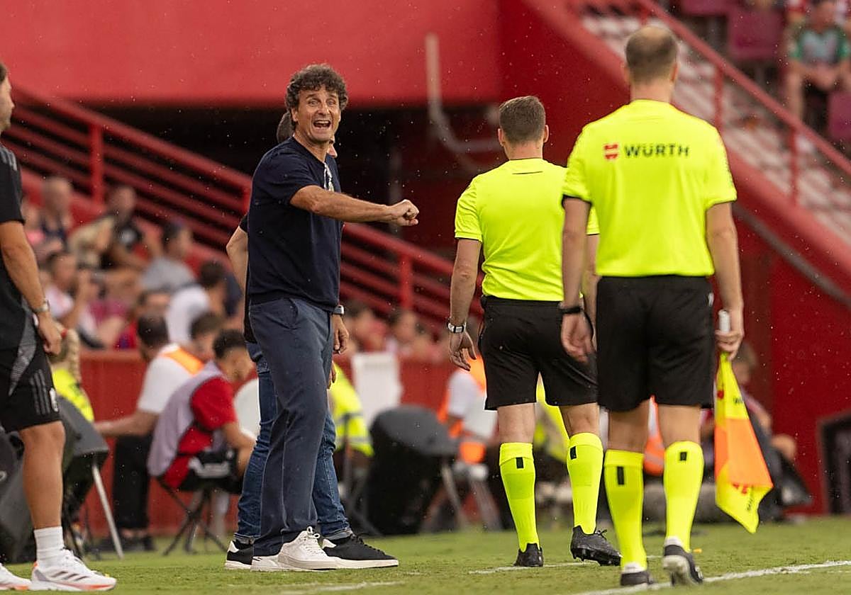 El entrenador Imanol Idiakez, durante el partido en Los Cármenes.