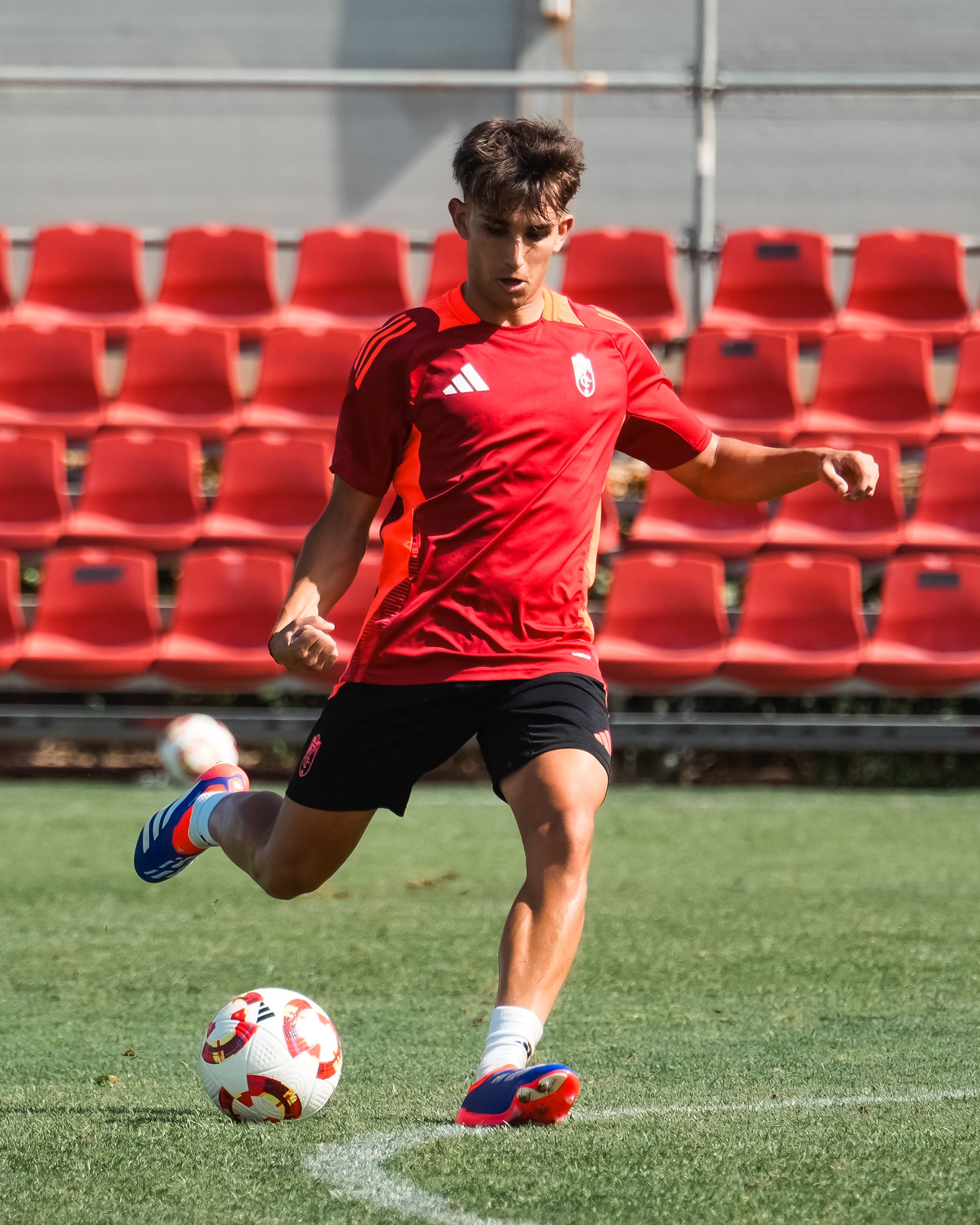 Juanma Lendínez, en un entrenamiento con el filial.