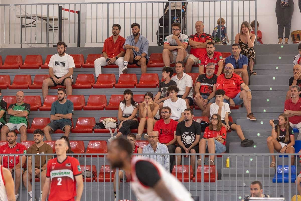 Encuéntrate en la grada durante el Covirán Granada - Flamengo