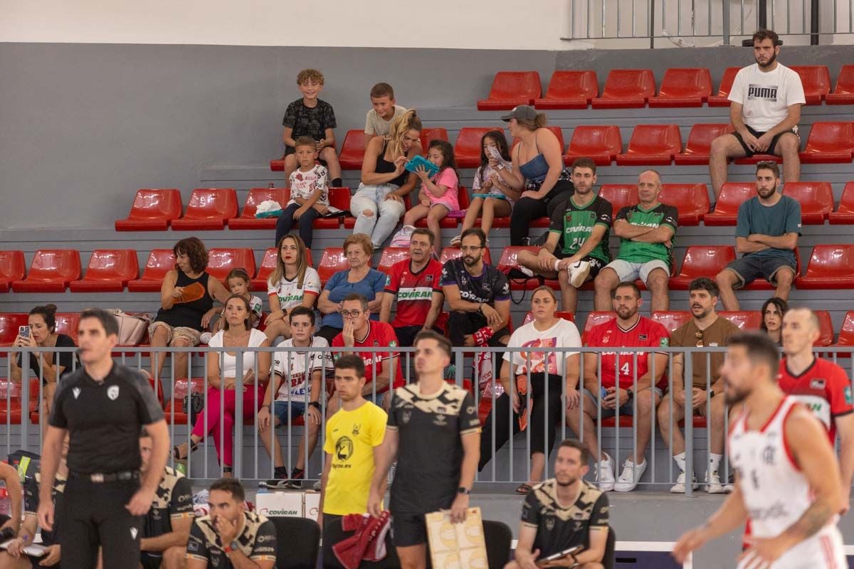 Encuéntrate en la grada durante el Covirán Granada - Flamengo